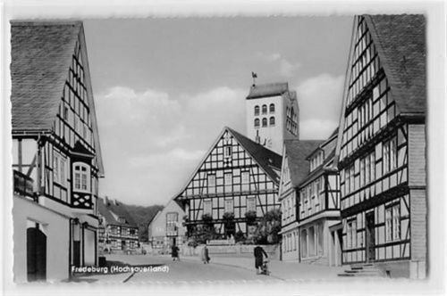 Schmallenberg Fredeburg, Hochsauerland. Straßenpartie mit Fredeburger Hof ungelaufen Gute Erhaltung.
