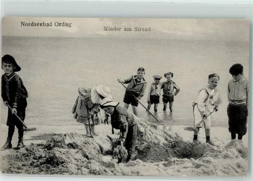 Sankt Peter-Ording 1907 Strand Kinder beim Sandburgenbau Rechen