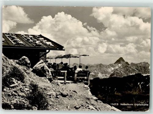 Nebelhorn Gipfelhütte 2224 m Stempel Bergstation Sonnenschirm Terrasse