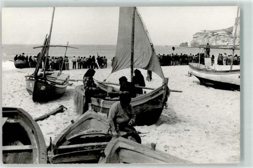 Nazare Strand Felsen Schiff Boot Segel Mann Frau Ort lt. Stempel