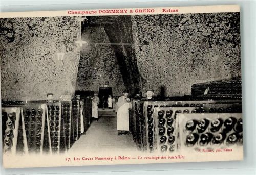 Reims Nr. 27 Champagne Pommery & Greno Sekt - Le remuage des bouteilles