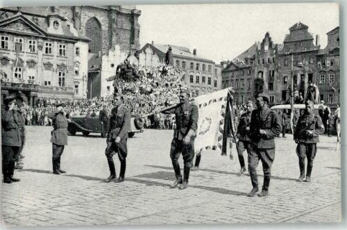 Prag Parade der 1 Armee Fahnen Militärfahrzeug