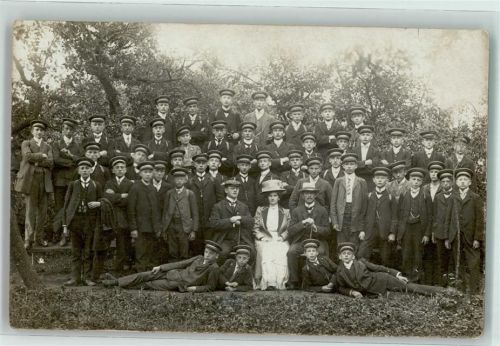 Löbau 1910 Gruppenfoto 1. und 2. Klasse Schüler mit Lehrer Samland-Ausflug