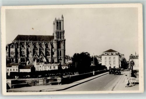 Mantes-la-Jolie Eingang zur Brücke Oldtimer
