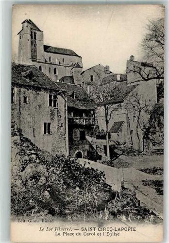 Saint-Cirq-Lapopie la Place du Carol et l`Eglise