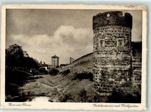 Zons Krötchenturm mit Wallgraben