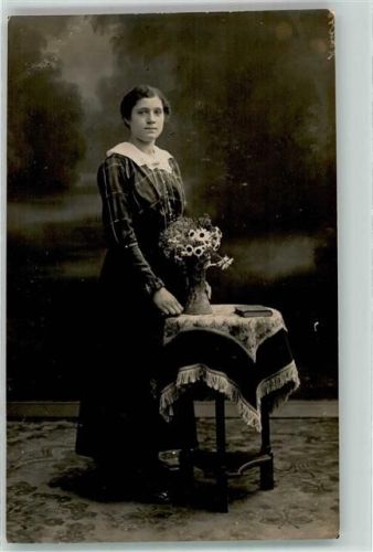 Bünde Portrait einer jungen Frau Ort lt. Fotograf