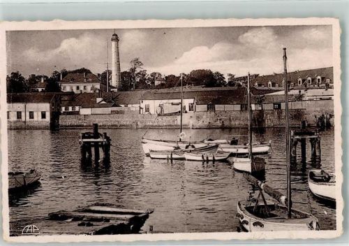 Lorient Hafen Leuchtturm Kaserne