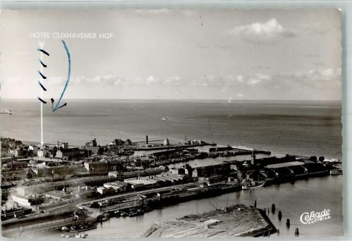 Cuxhaven Fliegeraufnahme des Hafens mit Hotel Cuxhavener Hof Foto Original aus Archiv eines Ansichtskartenverlags Farbmarkierung im Bild