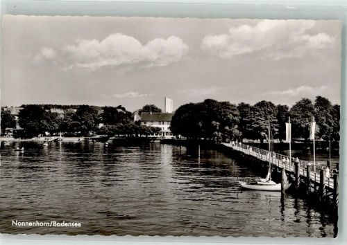 Nonnenhorn Seebrücke mit St. Christophorus Kirche am Bodensee