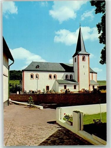 Niederehe Kirche St. Leodegar mit Friedhof