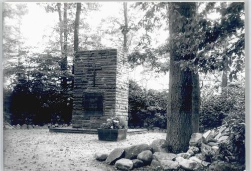 Augustfehn Fotoabzug, Denkmal