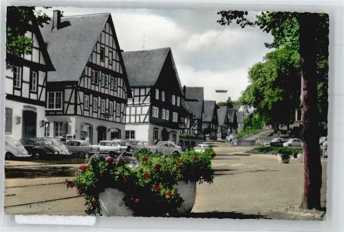 57271 W5912 Hilchenbach , Siegerland - Marktplatz, Sparkasse, Fachwerkhäuser, Auto