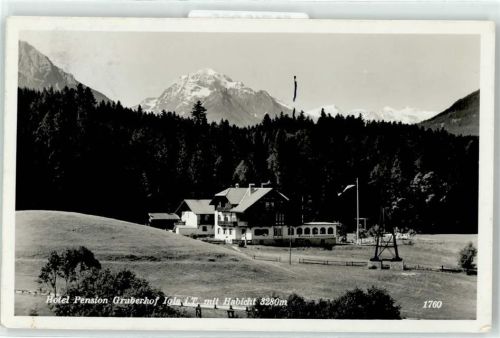 Igls Hotel Pension Gruberhof Blick mit Habicht