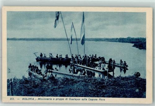 Santa Cruz Missionario e gruppo di Guarayos sulla Laguna Nera Boote Fahnen