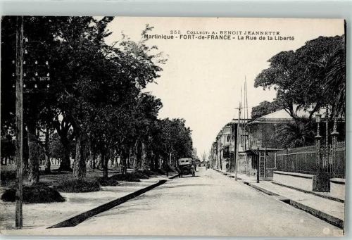 Fort-de-France la Rue de la Liberte Oldtimer