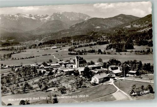Wackersberg Fliegeraufnahme des Ortes mit Kirche St. Nikolaus und Benediktenwand