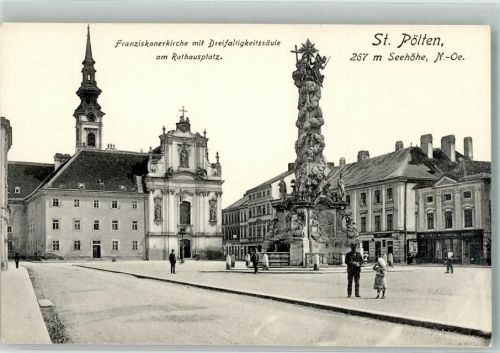 St. Pölten Denkmal Dreifaltigkeitssäule Rathausplatz