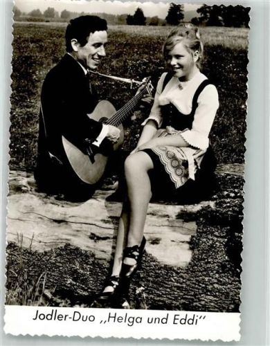 Jodler-Duo Helga und Eddi mit Gitarre