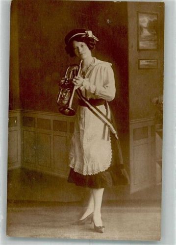 1918 Junge Frau mit Trompete Privatfoto AK Reißnagelloch