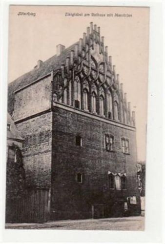 Jüberbog. Abgebildet ist der Ziergiebel am Rathaus mit Mauricius. Die Karte wurde 1927 beschrieben und vermutlich im Umschlag verschickt. Top Erhaltung.