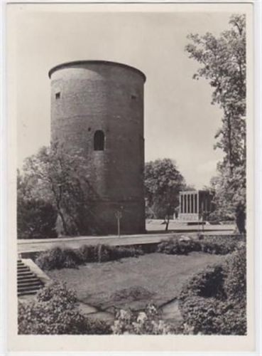 Salzwedel. Burgturm Kriegerehrenhalle im Hintergrund gelaufen 1935. Sehr gut erhalten.