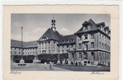 Herford Herford mit Rathaus gelaufen, mit Marke und Stempel von 1944 kleiner Knick oben und unten rechts, kleiner Knick unten links, leicht fleckig, sonst gut erhalten