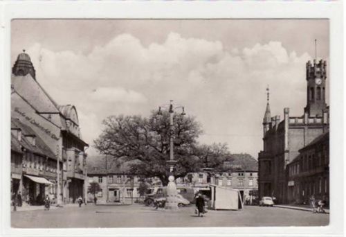Kyritz Fotokarte von Kyritz. Abgebildet ist der Platz der Einheit mit der Gewerbe-und Landwirtschafts Bank. Postalisch befördert mit Marke und Stempel 1960. Top Erhaltung.