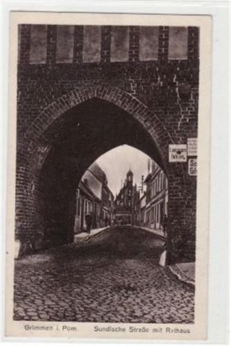 Grimmen i. Pom. mit Sundische Straße mit Rathaus gelaufen 1928. Gute Erhaltung.