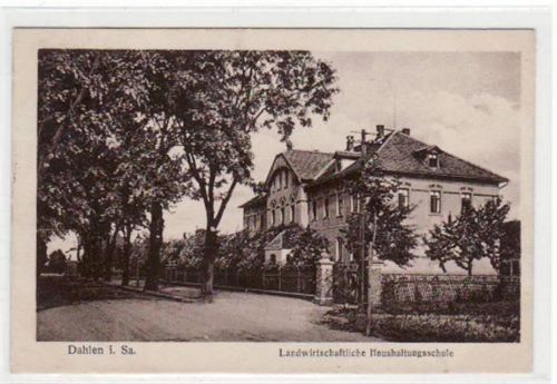 Dahlen mit Landwirtschaftl. Haushaltungsschule gelaufen von 1918. Gute Erhaltung.