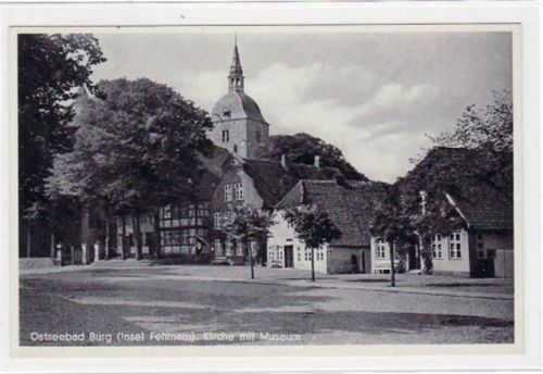 Fehmarn Ostseebad Burg, Insel Fehmarn mit Kirche u. Museum, Flagge. ungelaufen handschriftliches Datum von 1938. Ecken mit Albumabdrücken, sonst gut erhalten