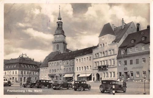 Frankenberg Frankenberg in Sachsen. Markt mit Bettfedern- und Daunengeschäft, Autos und Apotheke im III Reich. 1940 Feldpost Gute Erhaltung. WK II