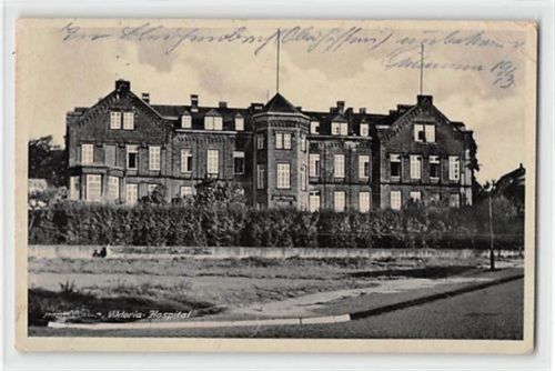 Neunkirchen Neunkirchen an der Saar. Viktoria-Hospital. Feldpost leichte Abschürfungen, kleiner Knick oben rechts und links, Vorder- und Rückseite leicht fleckig, sonst gut erhalten
