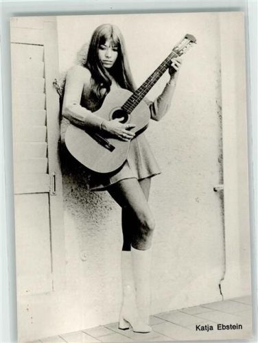 Katja Ebstein mit einer Gitarre Rüdel Verlag Nr. 5134 AK