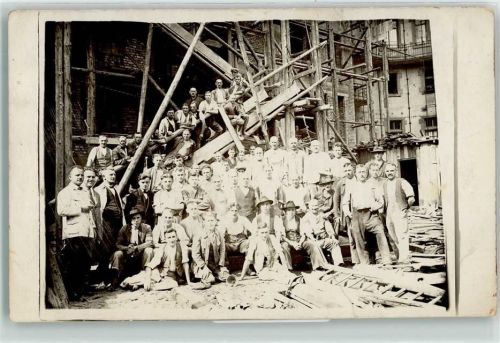 Hausbau Handwerker Holzgerüst Bauarbeiter 1925 Privatfoto AK