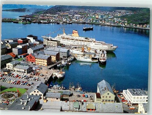 Hammerfest Hafen Passagierschiff Fischerboot VW Bus Auto