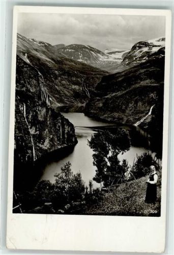 Geiranger Typische Fjordlandschaft Geirangerfjord Tracht