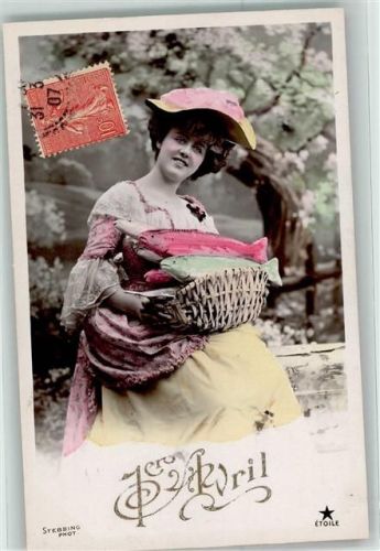 1907 Frau Fische