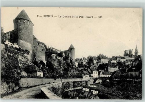 Semur-en-Auxois le Donjon et le Pont Picard