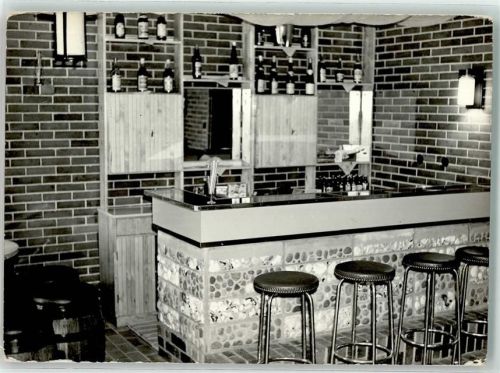 Wiek Gasthaus Bar Tresen Barhocker Flaschen Ort lt. Fotograf