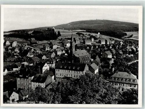 Oberreifenberg mit Kirche St. Georg und Großer Feldberg