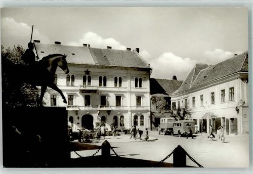 Szekesfehervar Szabadsag Platz LKW Omnibus Oldtimer Denkmal