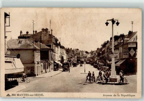 Mantes-la-Jolie 1947 Avenue da la Republique LKW Fahrrad Foto AK