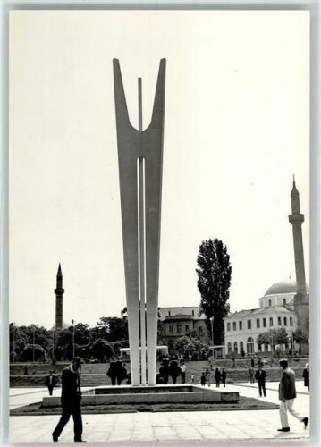 Pristina Denkmal Revolucije