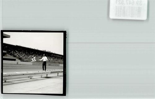 Hockenheim Karierte Zielflagge auf dem Hockenheimring Foto Orginal aus Archiv eines Ansichtskartenverlags Ort handschriftlich
