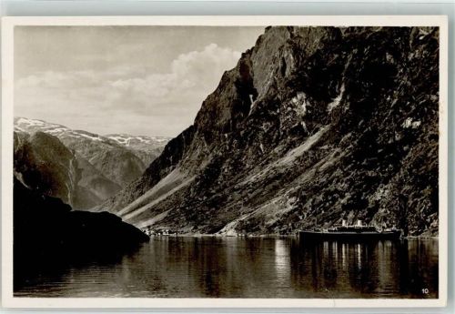 Dampfschiff M.S. Monte Olivia Naerofjord