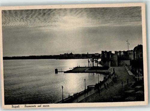 Tripolis Tramonto sul mare