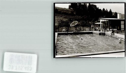 Oberkirchen Gasthaus Schütte Pool Schwimmbad Bademode Sonnenschirm Ort handschriftlich Foto Original aus Archiv eines Ansichtskartenverlags