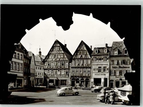 Tauberbischofsheim Marktplatz mit Apotheke am Markt Oldtimer