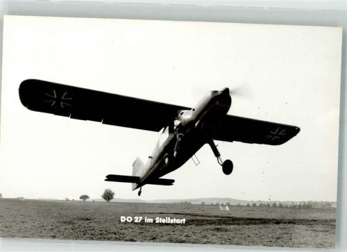 Die Bundeswehr Flugzeug DO 27 im Steilstart